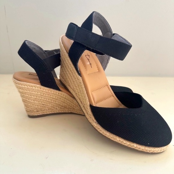 NWT Me Too Blair Espadrille Black Wedge - 8.5 - Picture 1 of 7